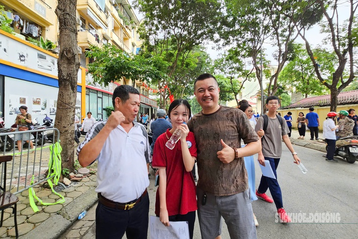 Hà Nội ngày thi lớp 10: Nơi tình yêu cha mẹ thắp sáng ước mơ con- Ảnh 16.