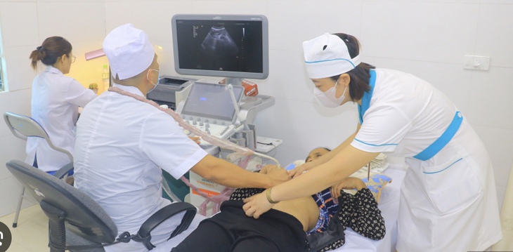 Từ năm 2025: Người dân có thể chọn nơi khám bệnh không phụ thuộc hộ khẩu, một bước tiến trong cải cách y tế cơ sở- Ảnh 1.