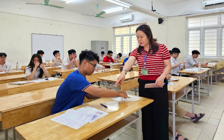 Thi lớp 10 tại Hà Nội: Không lo "chấm lỏng, chấm chặt"
