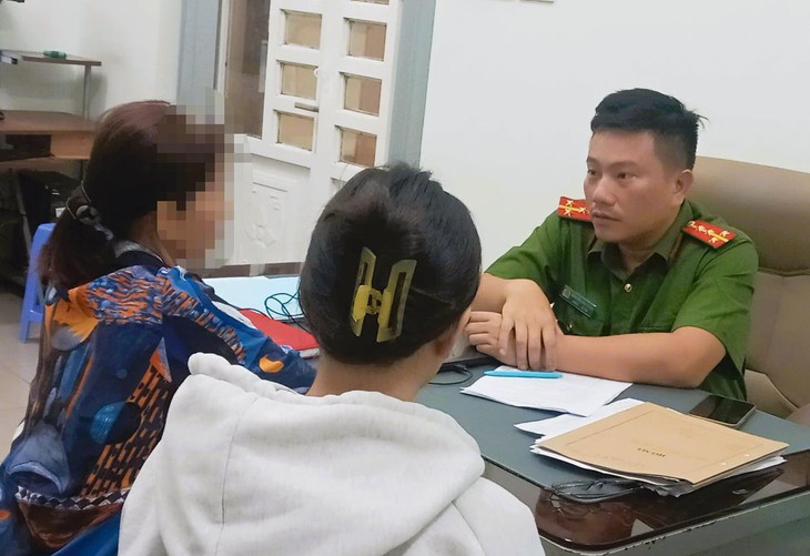 Giả danh công an lừa tiền rồi khuyên vào khách sạn trốn để lừa tiếp người thân- Ảnh 1.