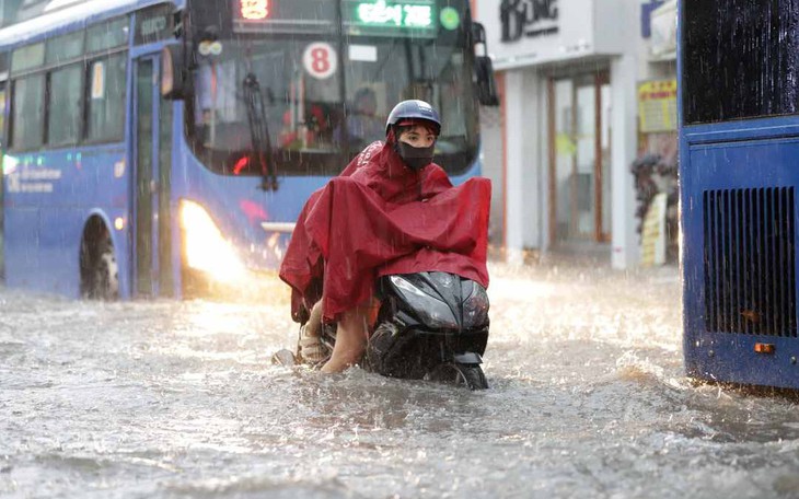 Diễn biến mới nhất về vùng áp thấp trên Biển Đông