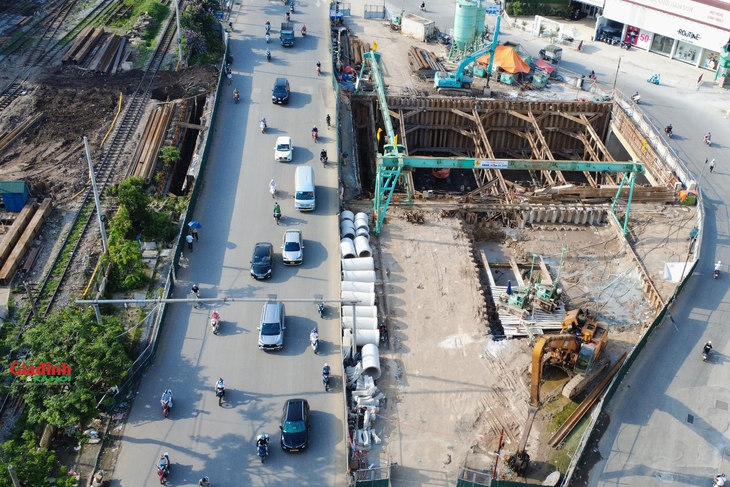 Hiện trạng hầm chui gần 800 tỷ đồng ở Hà Nội dự kiến thông xe trong năm 2025- Ảnh 3. Hiện trạng hầm chui gần 800 tỷ đồng ở Hà Nội dự kiến thông xe trong năm 2025- Ảnh 3.