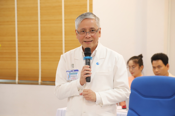 Bộ trưởng Bộ Y tế tặng Bằng khen ê- kíp thông tim bào thai cho thai phụ Singapore - Ảnh 3.