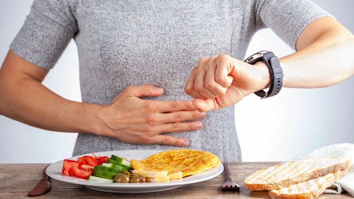 5 sai lầm khiến khó giảm cân khi nhịn ăn gián đoạn- Ảnh 2.