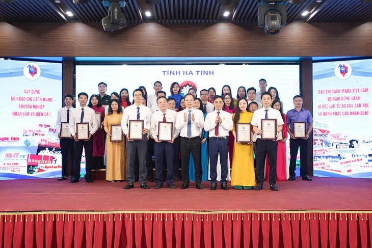 Hà Tĩnh tôn vinh những đóng góp của báo chí tại địa phương- Ảnh 6.