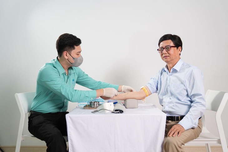 Lấy mẫu tận nơi: Lựa chọn y tế thông minh cho người cao tuổi- Ảnh 1.