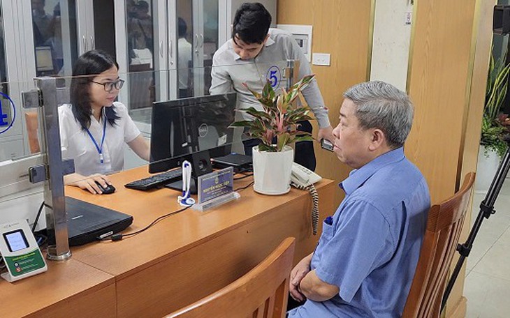 Người dân hài lòng, chỉ vài phút đã xong thủ tục hành chính