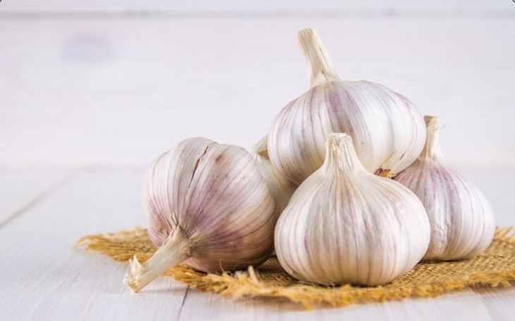 4 cách sử dụng tỏi hỗ trợ điều trị và phòng ngừa cúm A- Ảnh 2.