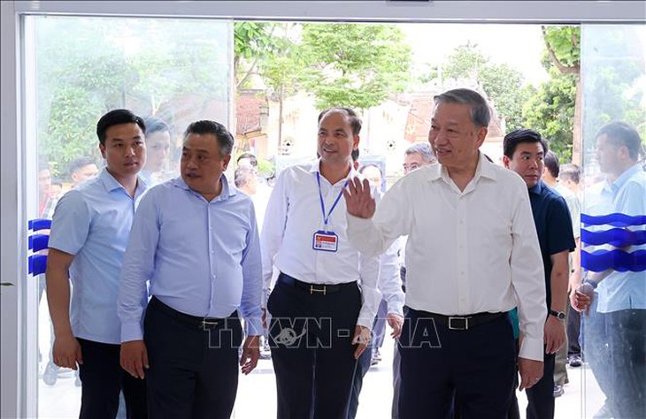 Tổng Bí thư kiểm tra hoạt động của chính quyền địa phương hai cấp tại phường Tây Hồ- Ảnh 2. Tổng Bí thư kiểm tra hoạt động của chính quyền địa phương hai cấp tại phường Tây Hồ- Ảnh 2.