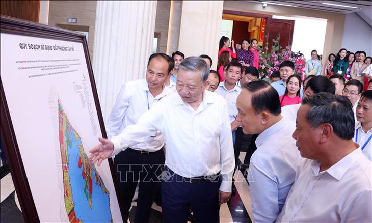 Tổng Bí thư kiểm tra hoạt động của chính quyền địa phương hai cấp tại phường Tây Hồ- Ảnh 3. Tổng Bí thư kiểm tra hoạt động của chính quyền địa phương hai cấp tại phường Tây Hồ- Ảnh 3.