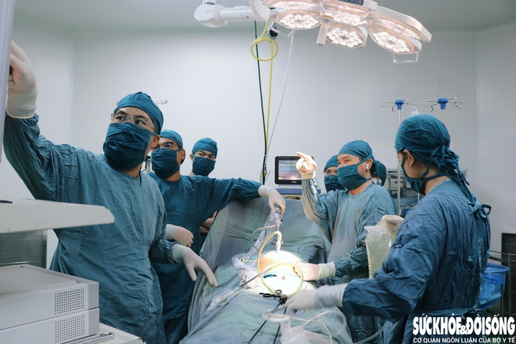 2 BVĐK tuyến tỉnh phối hợp phẫu thuật đặt catheter màng bụng cho bệnh nhân suy thận mạn- Ảnh 1.