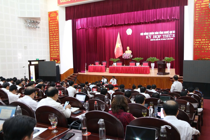 Nghệ An gỡ vướng cho hàng trăm xe điện ở Cửa Lò trước nguy cơ 'xóa sổ'- Ảnh 1. Nghệ An gỡ vướng cho hàng trăm xe điện ở Cửa Lò trước nguy cơ 'xóa sổ'- Ảnh 1.