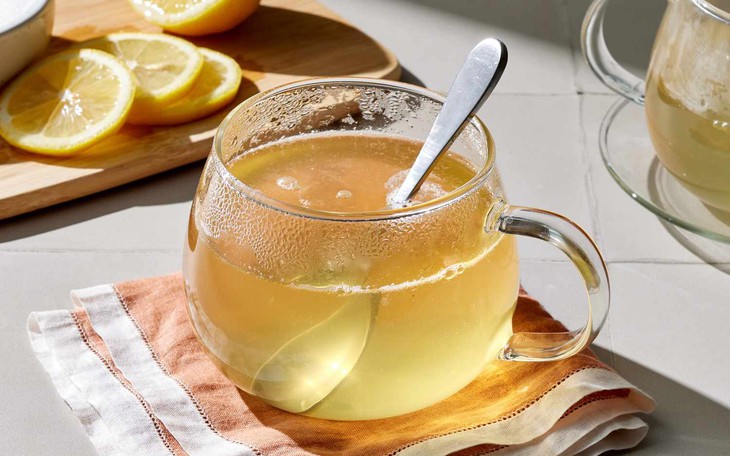 Uống chanh mật ong mỗi sáng mang lại nhiều lợi ích cho sức khỏe nhưng cần lưu ý 2 điều sau để tránh gây hại