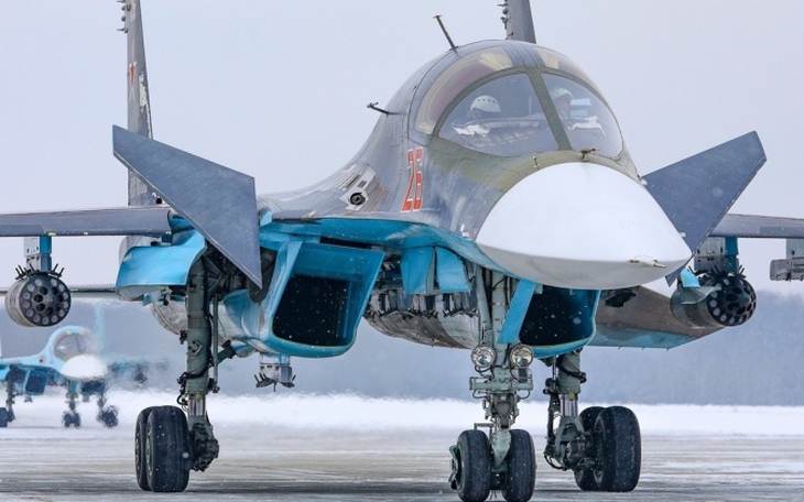 Loạt tiêm kích ném bom Su-34 sẵn sàng xuất kích- Ảnh 2.