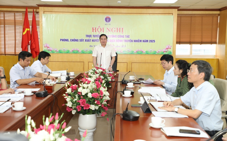 Dịch bệnh sốt xuất huyết bắt đầu vào cao điểm, phòng dịch đơn giản từ hộ gia đình