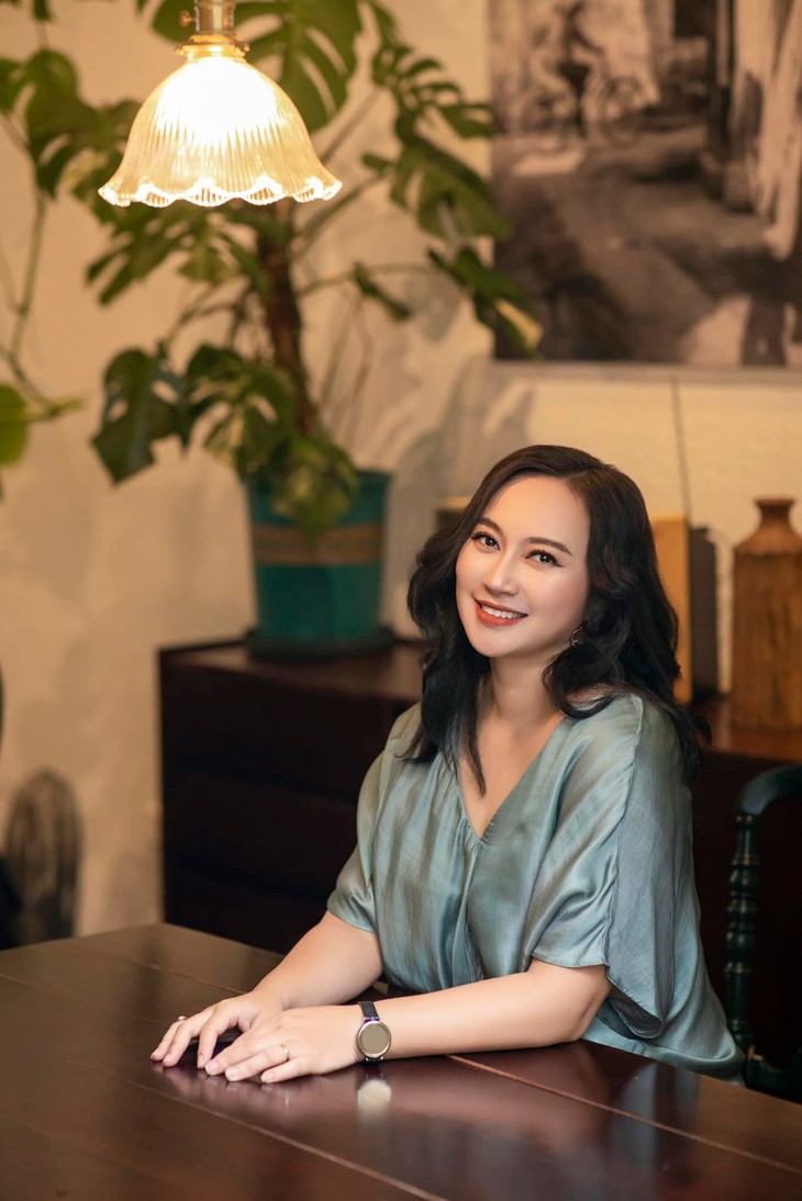 Vẻ đẹp gợi cảm của 'họa mi‘ Khánh Linh- Ảnh 8.