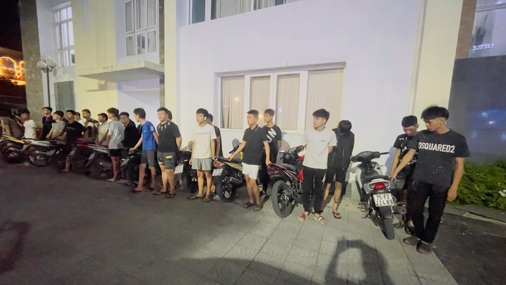 Xử lý hàng chục đối tượng ở Huế mang hung khí đi giải quyết mâu thuẫn- Ảnh 1. Xử lý hàng chục đối tượng ở Huế mang hung khí đi giải quyết mâu thuẫn- Ảnh 1.