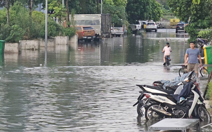 Miền Bắc mưa dông rải rác, trời nắng gián đoạn