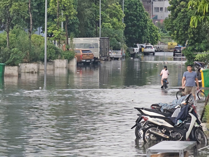 Miền Bắc mưa dông rải rác, trời nắng gián đoạn- Ảnh 2.