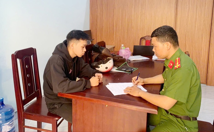 Bắt kẻ cướp dây chuyền của cụ bà bán vé số ở Đà Nẵng- Ảnh 1.