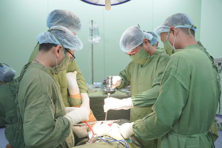 Thay khớp gối toàn phần tại Bệnh viện Đa khoa TP Vinh – Hy vọng cho đôi chân vững chắc- Ảnh 3. Thay khớp gối toàn phần tại Bệnh viện Đa khoa TP Vinh – Hy vọng cho đôi chân vững chắc- Ảnh 3.