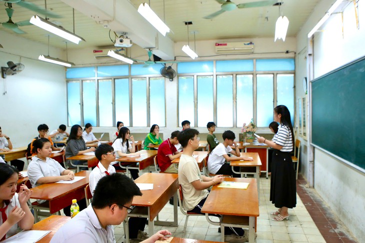 Cơ hội cuối cho thí sinh trượt lớp 10 công lập Hà Nội- Ảnh 1.