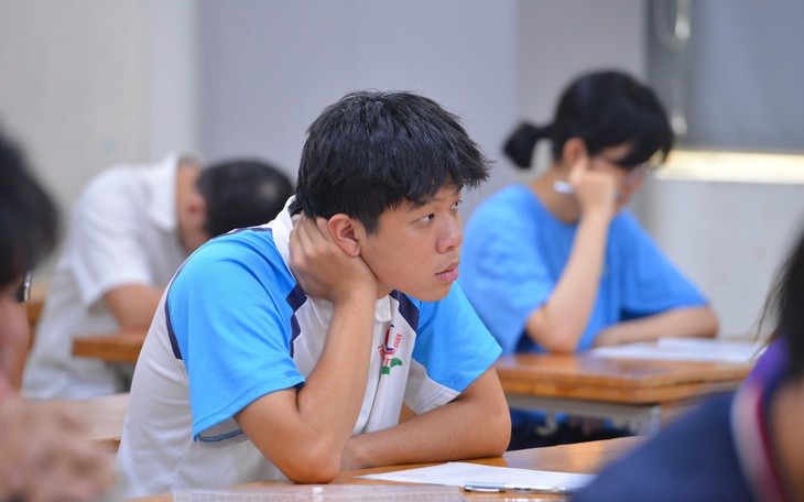 Sĩ tử "đau đầu" sắp xếp nguyện vọng đại học 2025