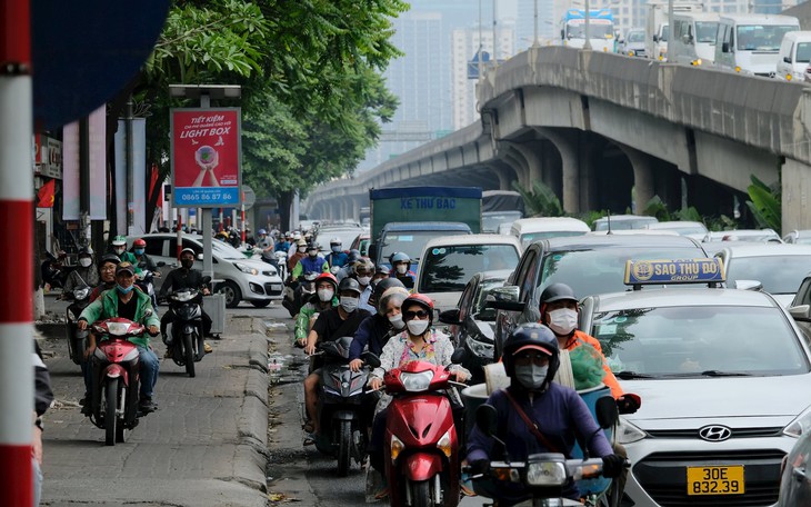 Cấm xe máy chạy xăng cần thực hiện sao cho ít xáo trộn cuộc sống người dân