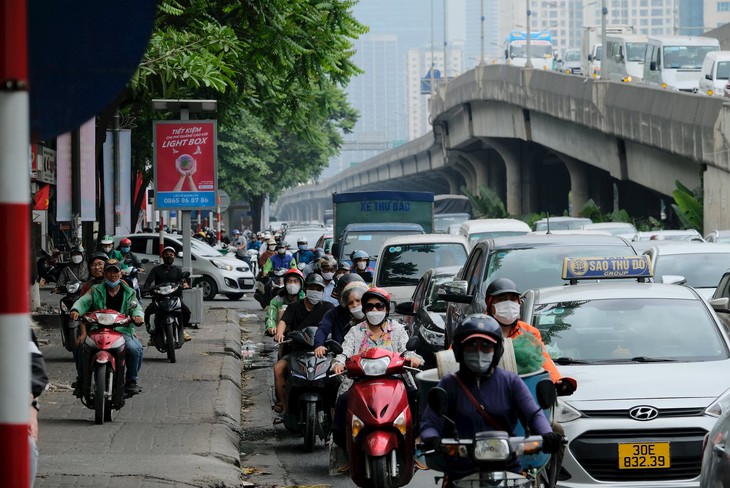 Cấm xe máy chạy xăng cần thực hiện sao cho ít xáo trộn cuộc sống người dân- Ảnh 2.