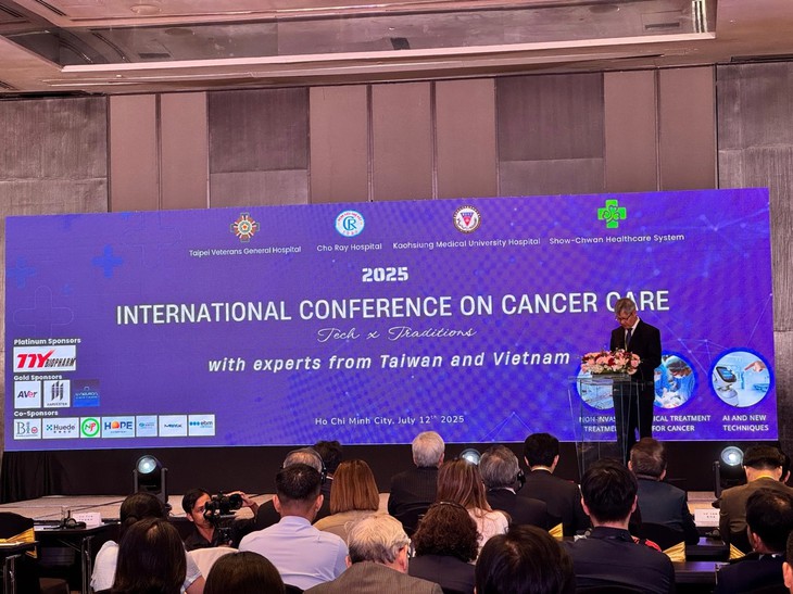 AVer mang giải pháp y tế kết nối AI đến Hội nghị quốc tế 2025 về Điều trị ung thư: Truyền thống và hiện đại- Ảnh 1.