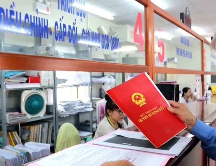 Từ 1/7, thủ tục xin cấp sổ đỏ tại UBND cấp xã thay đổi như thế nào?- Ảnh 2.