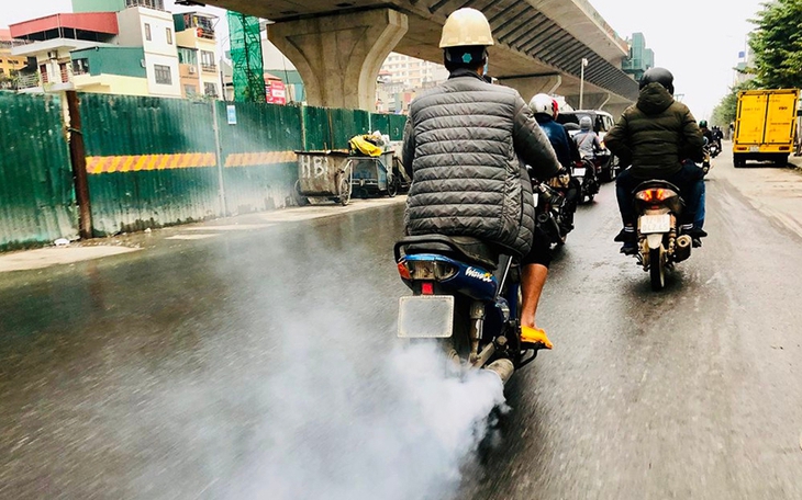 Nguồn bụi gây ô nhiễm không khí ở Hà Nội không chỉ từ giao thông - Ảnh 1.