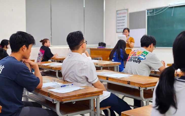 Điểm tốt nghiệp THPT 2025: Bao nhiêu là đỗ, bao nhiêu là liệt?