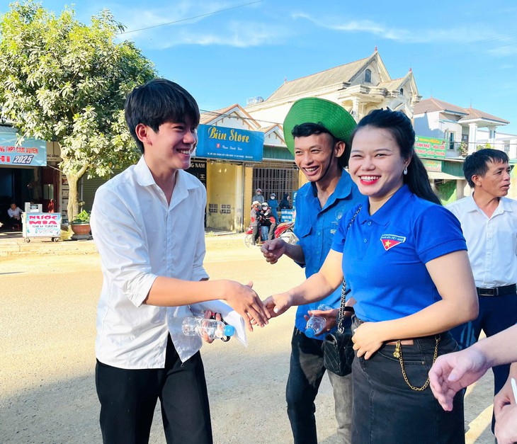 Hà Tĩnh có 341 điểm 10 trong Kỳ thi tốt nghiệp THPT, bất ngờ môn Địa lý- Ảnh 1. Hà Tĩnh có 341 điểm 10 trong Kỳ thi tốt nghiệp THPT, bất ngờ môn Địa lý- Ảnh 1.