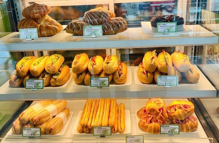 Sân bay Nội Bài lên tiếng về cửa hàng bán chiếc bánh mì 208.000 đồng- Ảnh 1.