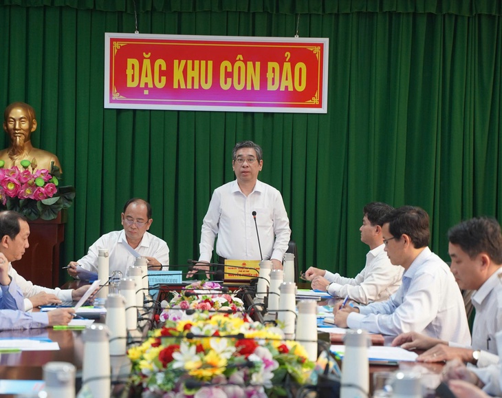 TPHCM bàn giải pháp đào tạo, luân chuyển bác sĩ ra Đặc khu Côn Đảo- Ảnh 1.