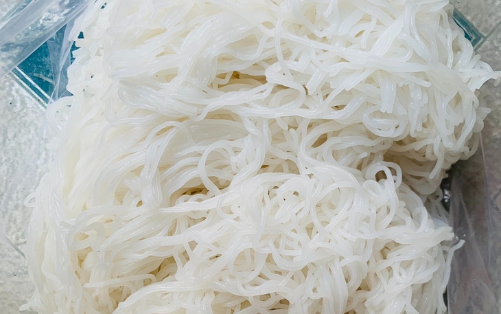 Bún để qua đêm có vị chua nhẹ: Ăn được hay nên bỏ?