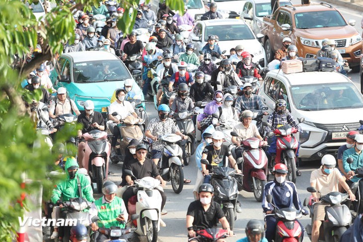 Hà Nội hiện thực hóa mục tiêu chuyển đổi xe xăng và trạm sạc điện ra sao?- Ảnh 2. Hà Nội hiện thực hóa mục tiêu chuyển đổi xe xăng và trạm sạc điện ra sao?- Ảnh 2.