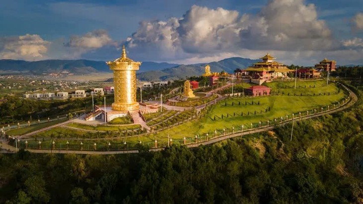 Du lịch Việt Nam song hành điện ảnh Ấn Độ: Mở ra chiến lược xúc tiến dài hơi- Ảnh 4. Du lịch Việt Nam song hành điện ảnh Ấn Độ: Mở ra chiến lược xúc tiến dài hơi- Ảnh 4.