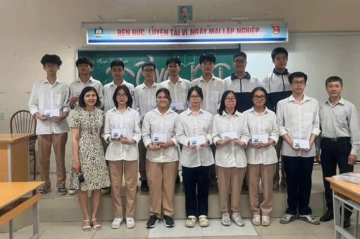 Bí quyết của hai thủ khoa 30/30 điểm khối A00 đến từ Hà Nội- Ảnh 3.