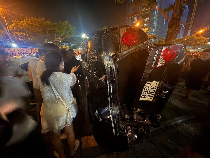 Tài xế ô tô gây tai nạn liên hoàn tại Dương Nội khai gì với Công an?- Ảnh 5. Tài xế ô tô gây tai nạn liên hoàn tại Dương Nội khai gì với Công an?- Ảnh 5.