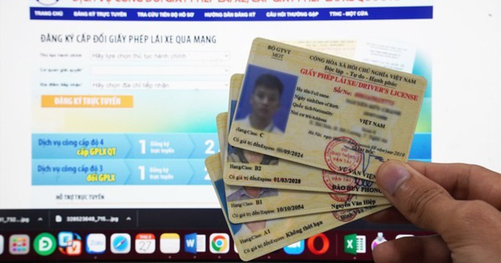 Thủ tướng: Kịp thời khắc phục lỗi bất cập của hệ thống đổi giấy phép lái xe, đăng ký xe- Ảnh 1.