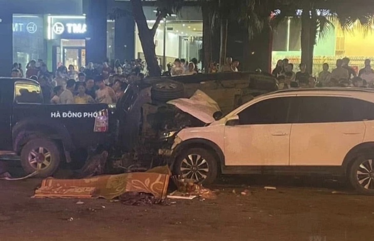 Nhân chứng kể lại khoảnh khắc thoát nạn trước khi xảy ra vụ ô tô tông liên hoàn ở Hà Nội- Ảnh 2. Nhân chứng kể lại khoảnh khắc thoát nạn trước khi xảy ra vụ ô tô tông liên hoàn ở Hà Nội- Ảnh 2.