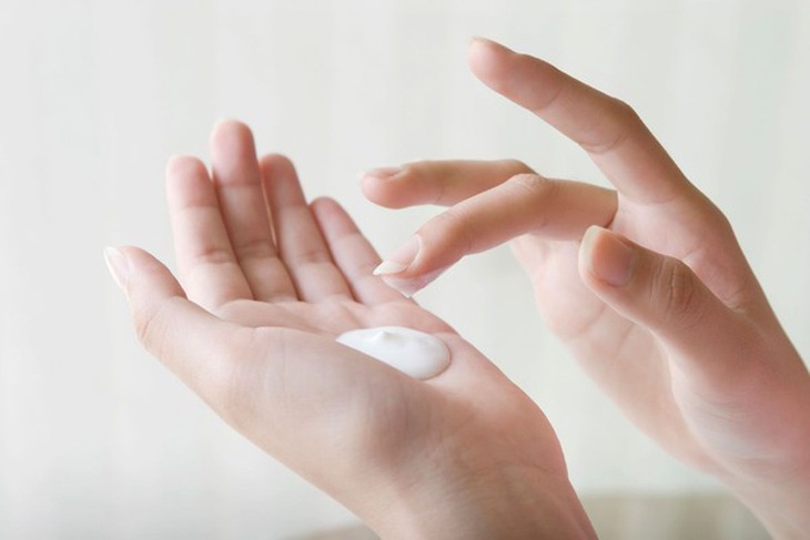 Bộ Y tế thu hồi, tiêu huỷ lô kem chống nắng trên nhãn ghi SPF 45+, kiểm nghiệm chỉ đạt 2
- Ảnh 1.