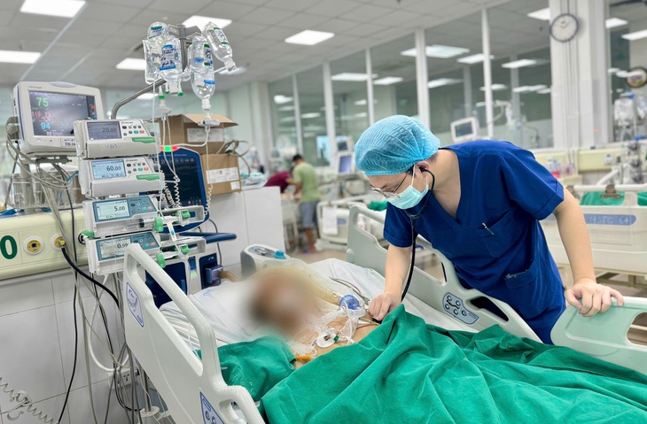 Uống rượu hơn 10 năm, cụ bà đột quỵ não- Ảnh 2.