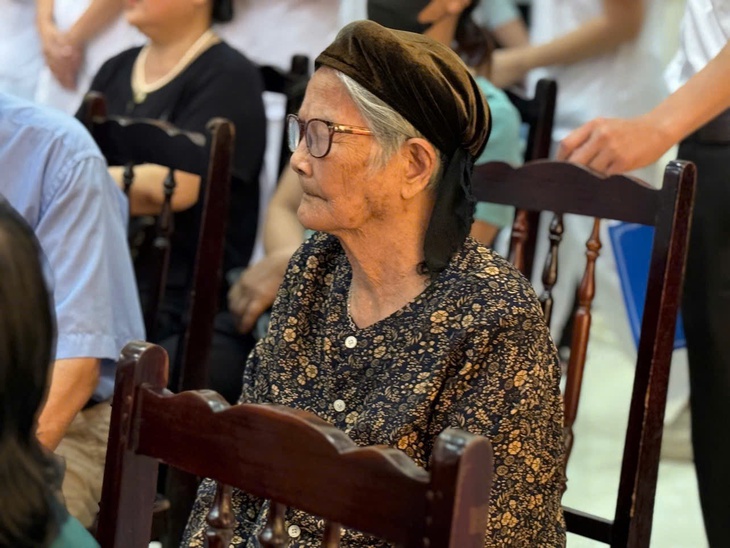 Hà Nội: Khám, tư vấn, cấp phát thuốc miễn phí cho người có công, thân nhân Liệt sĩ- Ảnh 7. Hà Nội: Khám, tư vấn, cấp phát thuốc miễn phí cho người có công, thân nhân Liệt sĩ- Ảnh 7.