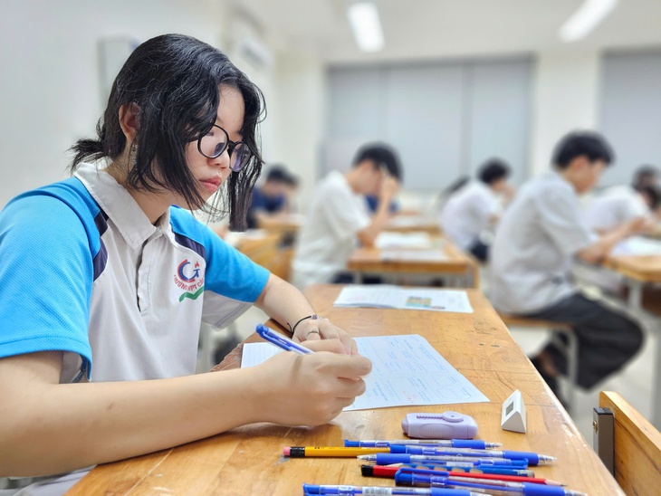 Thông tư 29: 'Cú hích' hay 'rào cản' cho kỳ thi tốt nghiệp THPT 2025?- Ảnh 1.