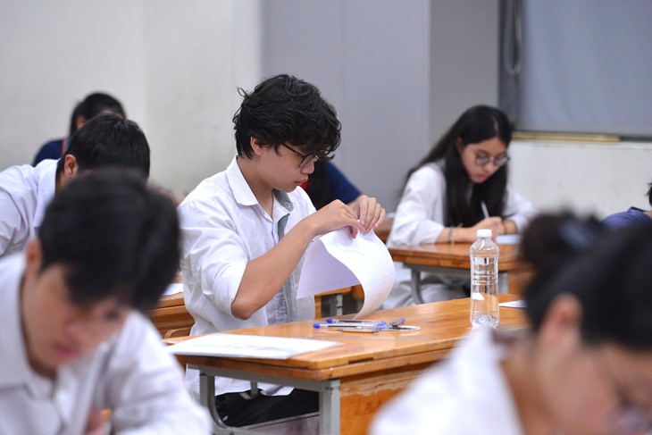 Kỳ thi tốt nghiệp THPT 2025: Phổ điểm - phép thử năng lực và bài học cho từng môn- Ảnh 2.