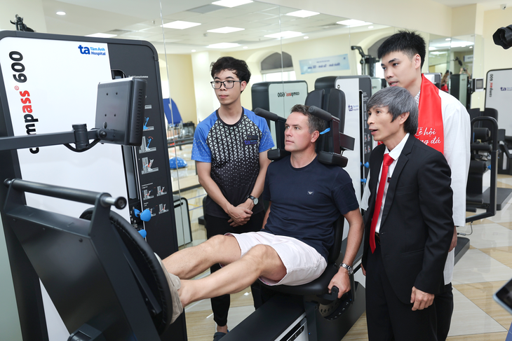 Y học thể thao tại Việt Nam góp phần giúp dàn huyền thoại Ngoại hạng Anh giữ phong độ- Ảnh 2. Y học thể thao tại Việt Nam góp phần giúp dàn huyền thoại Ngoại hạng Anh giữ phong độ- Ảnh 2.