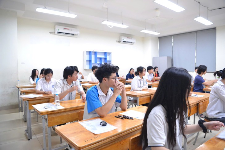 Chuyên gia nước ngoài nói gì về đề thi tiếng Anh tốt nghiệp THPT 2025?- Ảnh 1.